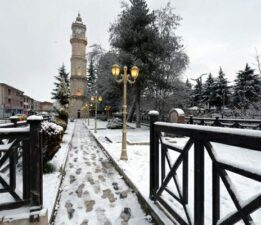 Tokat beyaza büründü, Kent merkezinde kartpostallık manzaralar oluşturdu