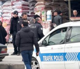Erbaa Adliyesi önünde polis sopa, su borusu ve keser topladı