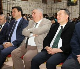 Tarihi Yağıbasan Medresesi’nde kelimelerin ve türkülerin gücü konuşuldu