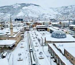 Tokat beyaz gelinliğini giydi, cadde ve sokakları sessizlik bürüdü