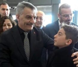 Vali ile küçük çocuk arasındaki tatil pazarlığı gülümsetti