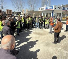 12 yıldır bitirilemeyen karayolunda işçiler maaşlarını eksik aldıkları için iş bıraktı