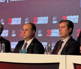 CHP Kurultay’ında “Başkan Kurtgöz” Divan’da yer aldı