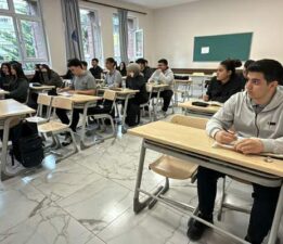 Tokat’ta merdiven çıkamayan lise öğrencisi için sınıfın yer değiştirildi