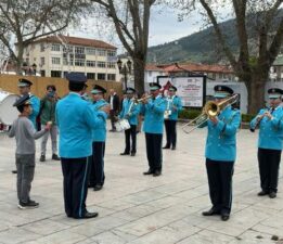 Küçük Eymen’den 23 Nisan’da gururlandıran performans