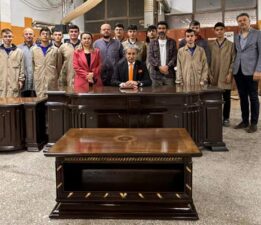 Süper Vali Yazıcıoğlu’nun makam masası, öğrenciler tarafından restore edildi