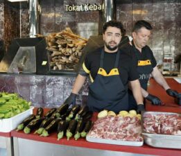 Tokatlılar Türkiye’ye kebap resti çekti
