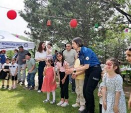 Emniyet personeli özel bireylerle engelleri aştı