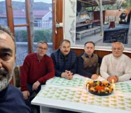 Tokat usulü “Doğum Günü” Tepside kebabın üzerine mum diktiler