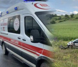 Tarlaya uçan otomobildeki 3 kişi yaralandı