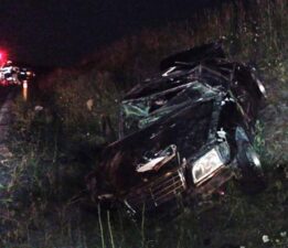 Şarampole devrilen Mercedes kağıt gibi ezildi