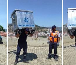 Çöp tenekesini sırtlayan personel temizlikte sınır tanımadı