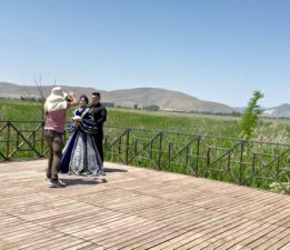 Kaz Gölü yeni evlenen çiftler için doğal stüdyo oldu
