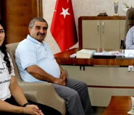 Şampiyon sporcudan anlamlı veda, Nesrin Baş’tan Rektör Yılmaz’a ziyaret