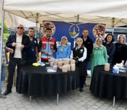 Tokat Belediyesi 12 noktada aşure ikramı yaptı