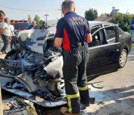 Beton direğe çarpan otomobil hurda yığınına döndü: 1 yaralı