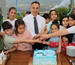 Rektör Yılmaz’dan, “Yaz Kampı” öğrencilerine ziyaret
