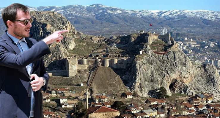 Başkan Yazıcıoğlu, “Tokat Kalesi” eteklerindeki evlerin yıkım tarihini açıkladı