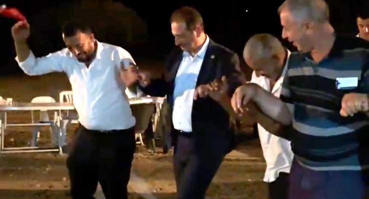Milletvekili Cüneyt Aldemir Zile’de halkla elele halay çekti