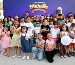 Mahalle Şenlikleri’nde çocuklar yüz boyama, yarışma ve tiyatroyla eğlendi