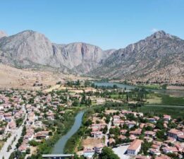 Görüntüsü ile mest eden Kazankaya Kanyonu, dron ile görüntülendi