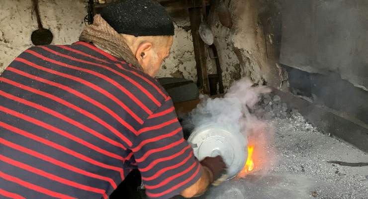 Kalaycılık mesleğini 62 yıldır sürdürüyor