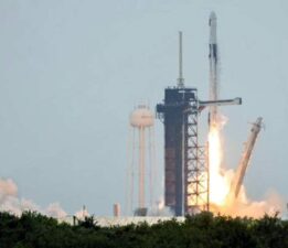 SpaceX’in 11’inci insanlı uzay uçuş görevi bir günlük ertelemenin ardından başladı