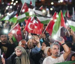 İstanbul’da “Gazze’ye Umut Işığı Ol” yürüyüşü, Binlerce kişi Ayasofya Camii’ne yürüdü