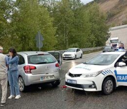 Kazaya müdahale eden polis aracına otomobil çarptı: 2’si polis 8 yaralı
