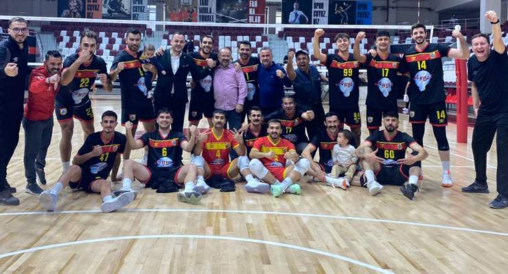 Niksar Belediyesi evinde set vermedi
