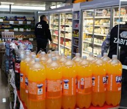 Zile’de zabıta ekiplerinden marketlerde sıkı denetim
