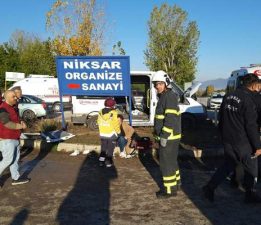 Tokat’ta iki işçi servisi çarpıştı: 10 yaralı