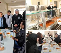 Rektör Yılmaz, Öğrencilerle yemekte buluştu