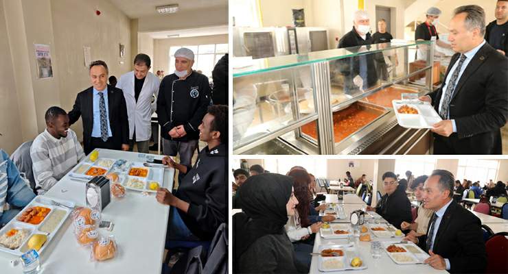 Rektör Yılmaz, Öğrencilerle yemekte buluştu