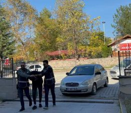 Tokat’ta yaşlı çifti dolandıran sahte polisler Antalya’da yakalandı