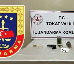 Erbaa’da jandarmadan uyuşturucu ve ruhsatsız silah operasyonu