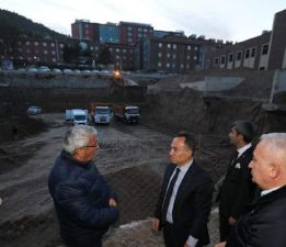 Rektör Yılmaz “Hastane Otoparkı” inşaatında incelemelerde bulundu