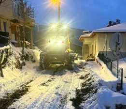 Tokat İl Özel idaresi sahada, Karla mücadele gece boyu sürüyor