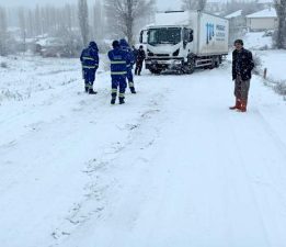 Tokat’ta kar yağışı ulaşımı olumsuz etkiledi