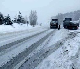 Tokat-Sivas yolunda kar engeli
