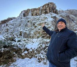 Tokat’ta buz tutan şelalede kartpostallık görüntüler oluştu
