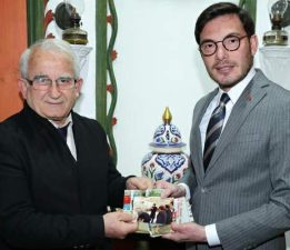 Gazeteci Cemalettin Bilgin’den Başkan Yazıcıoğlu’na anlamlı hediye