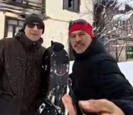 Başçiftlik sokaklarını snowboard pistine döndürdü