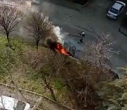 Tokat’ta park halindeki otomobil alev alev yandı