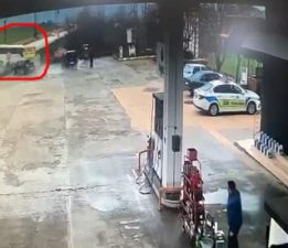 Tokat’ta öğrenci servisinin devrilme anı kamerada