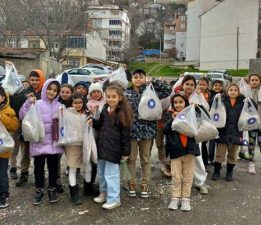 Harçlıklarını biriktirip yaşlıların gönüllerini ısıttılar