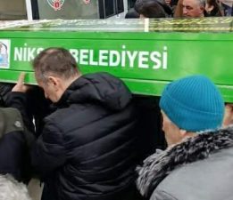 Başkan Aytekin Ayan’ın annesi Niksar’da son yolculuğuna uğurlandı