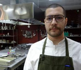 Osmanlı mutfağının hafif tatlısı Güllaç, Ramazan sofralarını süslüyor