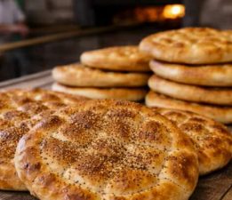 Tokat’ta 400 gram yumurtalı, susamlı “Ramazan Pidesi” 40 TL’den satışa çıkacak
