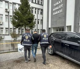 Tokat’ta polis delil aradı, cephanelik buldu
